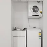 Modern Spacious Chatswood Apartment H1016