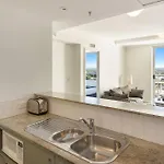 Modern Spacious Chatswood Apartment H1016