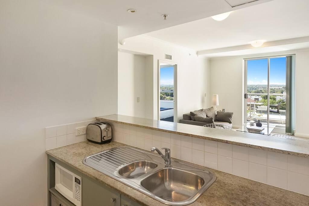 Apartment Modern Spacious Chatswood H1016