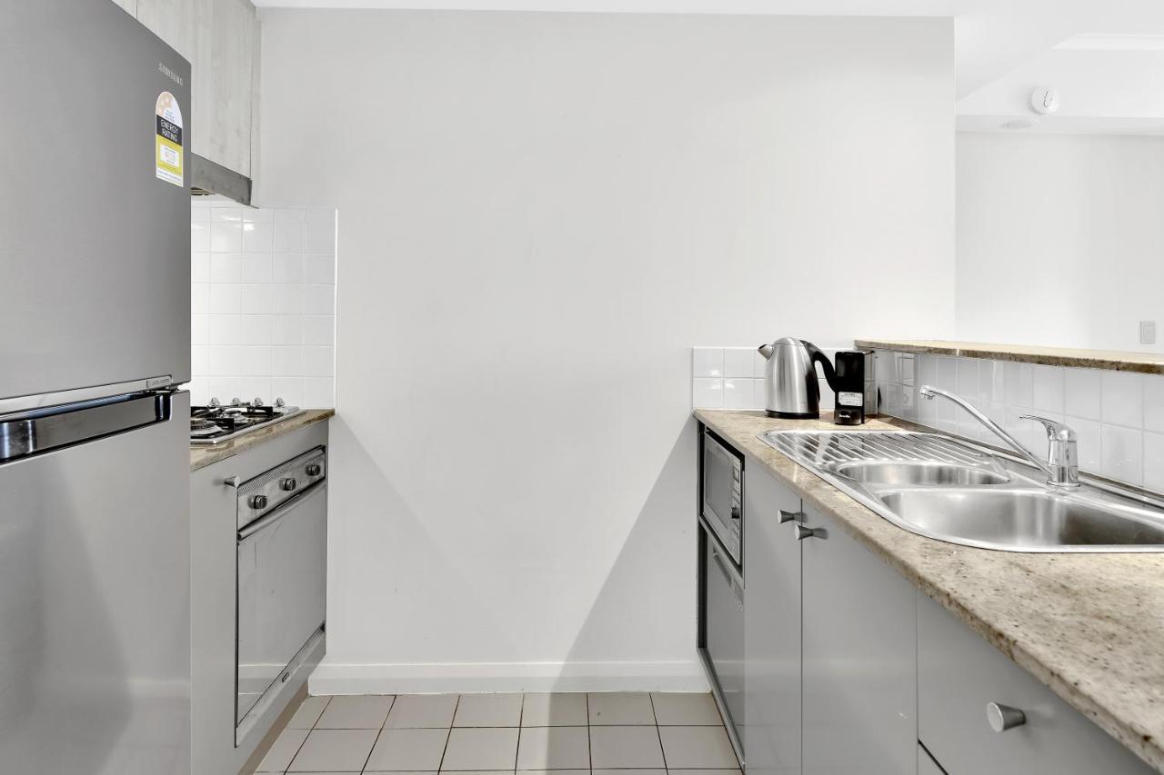 Modern Spacious Chatswood H1016 Apartment Sydney