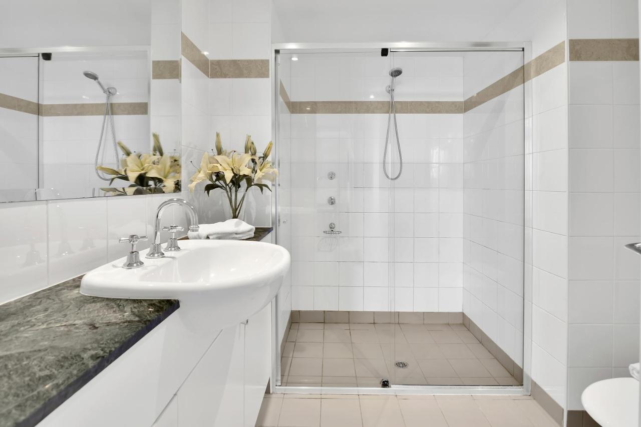 Modern Spacious Chatswood H1016 * Sydney